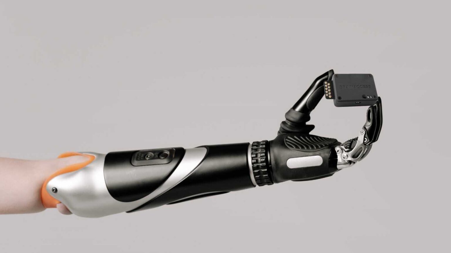 Baka Microprocessor Prosthetic BrainAccess MINI featured in real-world prosthetic research - BrainAccess