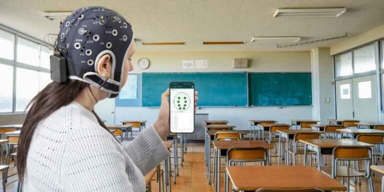 EEG Beyond the Lab: 5 Applications Where Portability Matters - BrainAccess 5. Learning and education